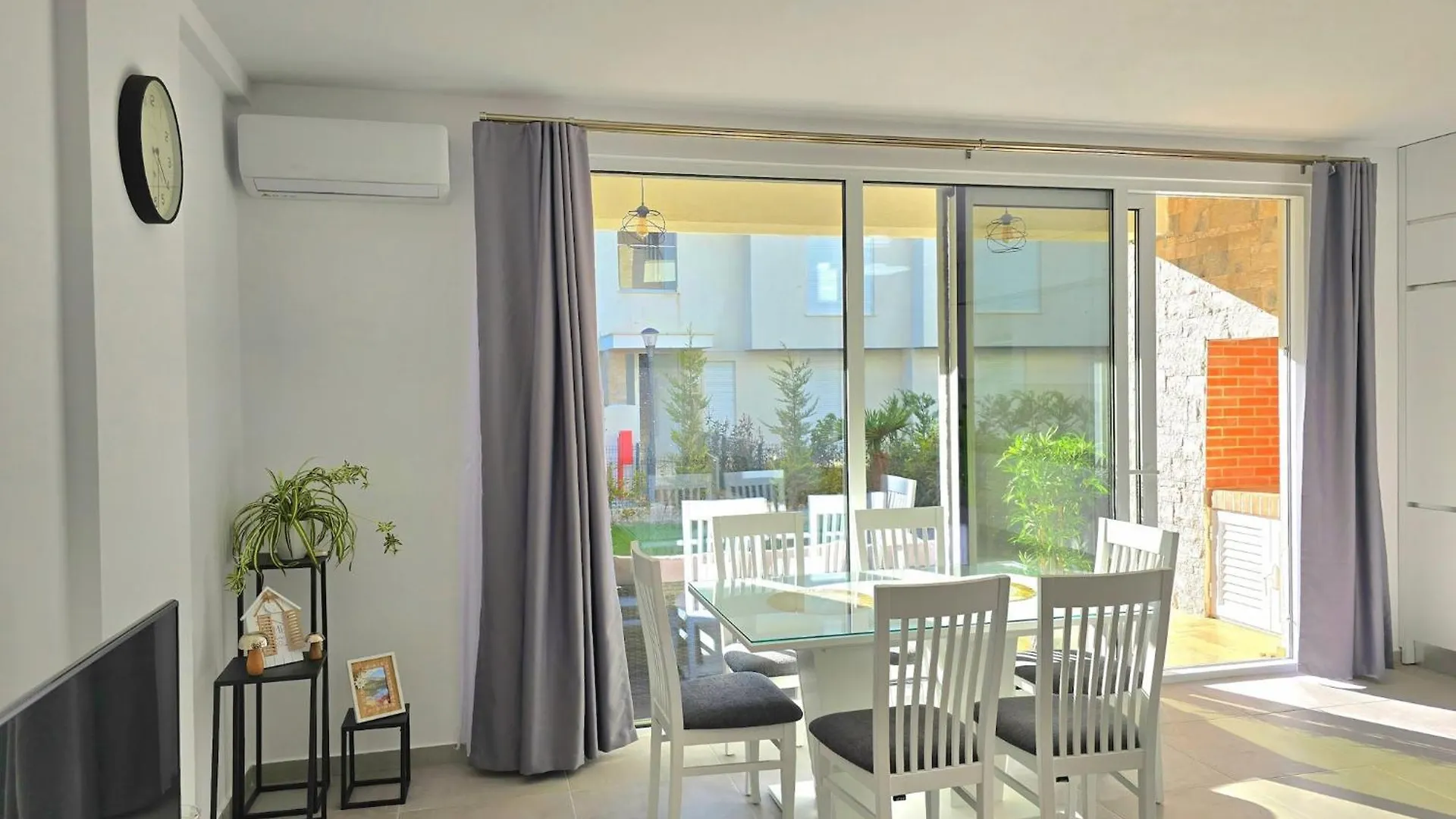 Apartamento Comfortable Group Stay In San Pietro Plazhi San Pietro