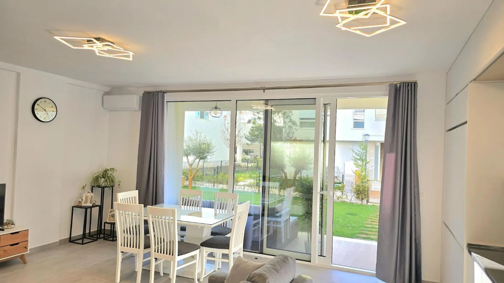 Comfortable Group Stay In San Pietro Plazhi San Pietro