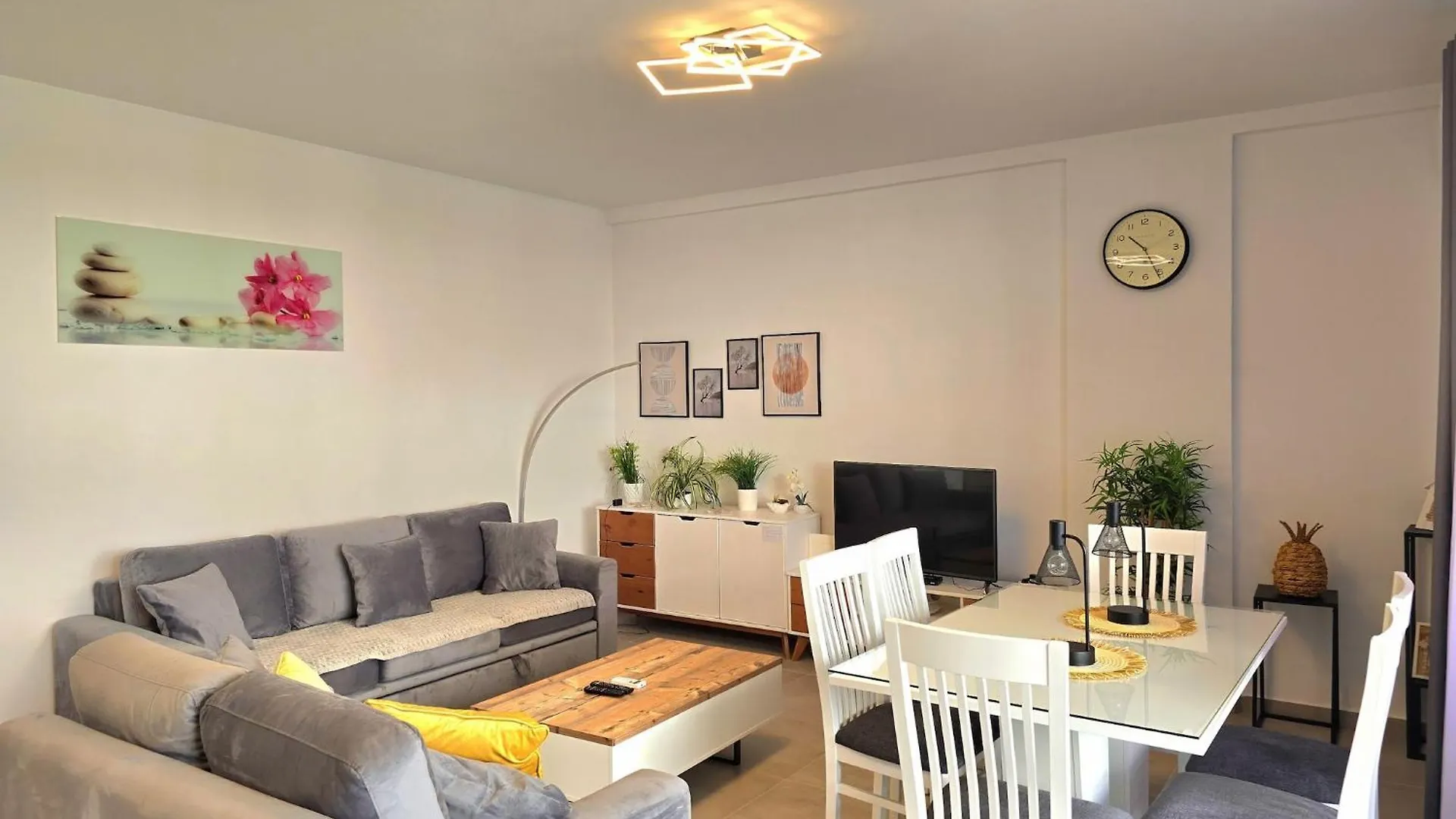 Comfortable Group Stay In San Pietro Plazhi San Pietro