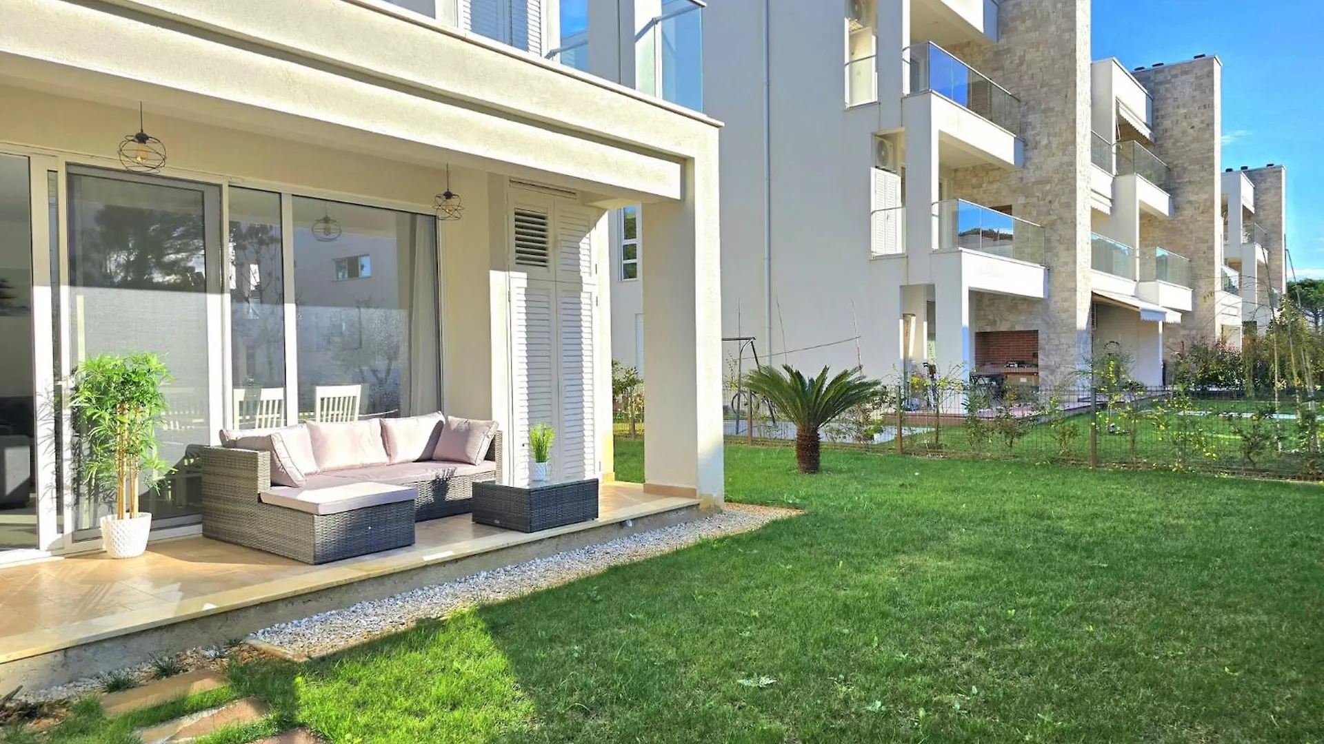 Comfortable Group Stay In San Pietro Plazhi San Pietro